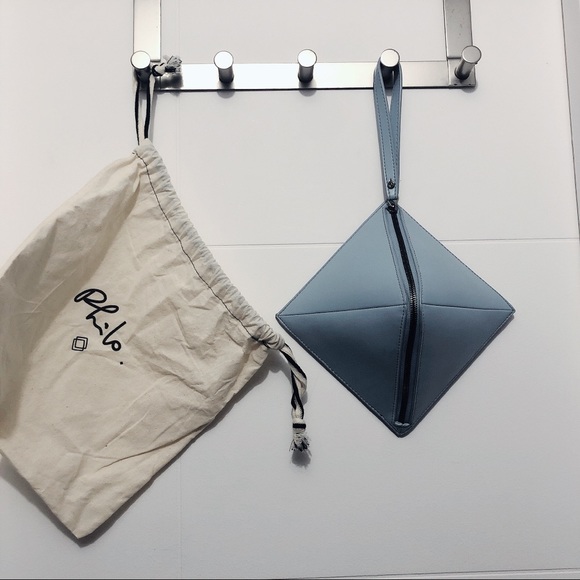 Unique shape handbag - Picture 3 of 3